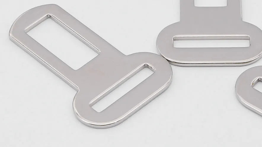 26mm silvery stainless steel quick-release pet safety buckle for leads and harnesses.