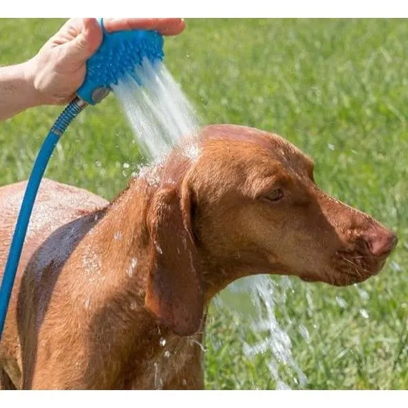 Hand-held silicone dog bath brush with built-in nozzle for outdoor pet shower