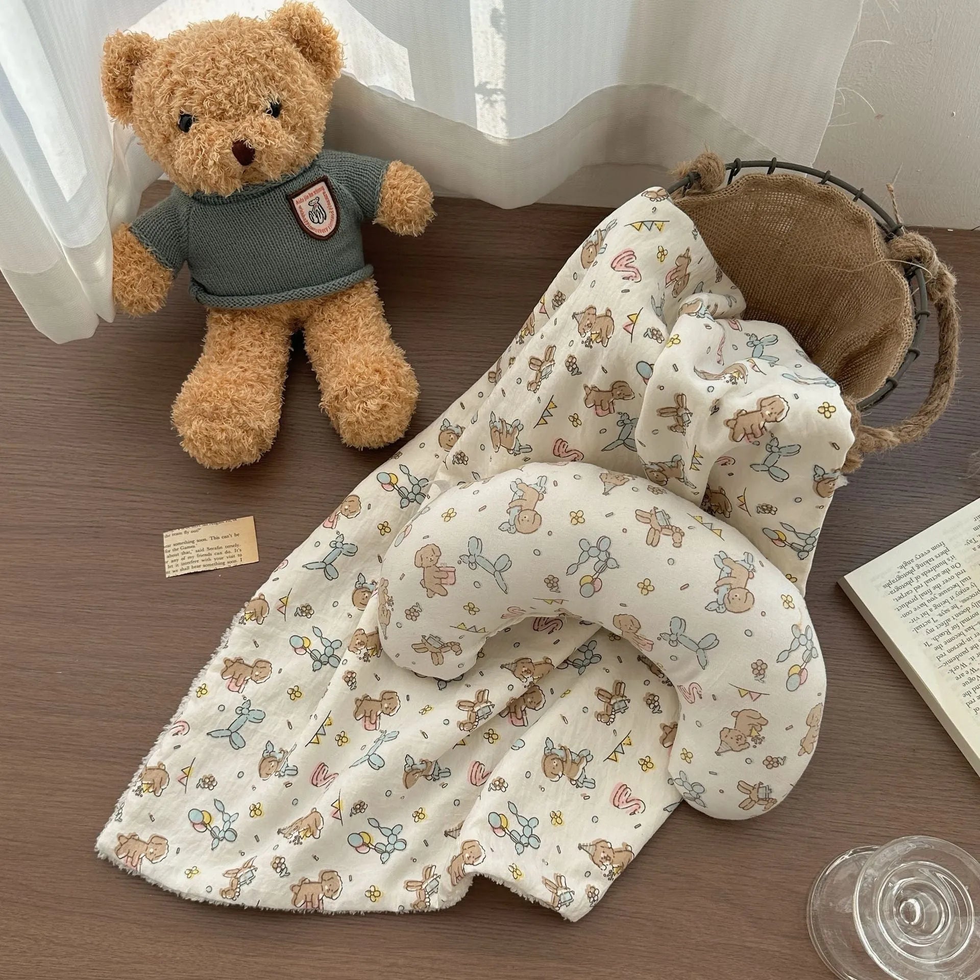 Cloth cat bed with removable pillow and two quilt sizes for flexible pet sleeping arrangements