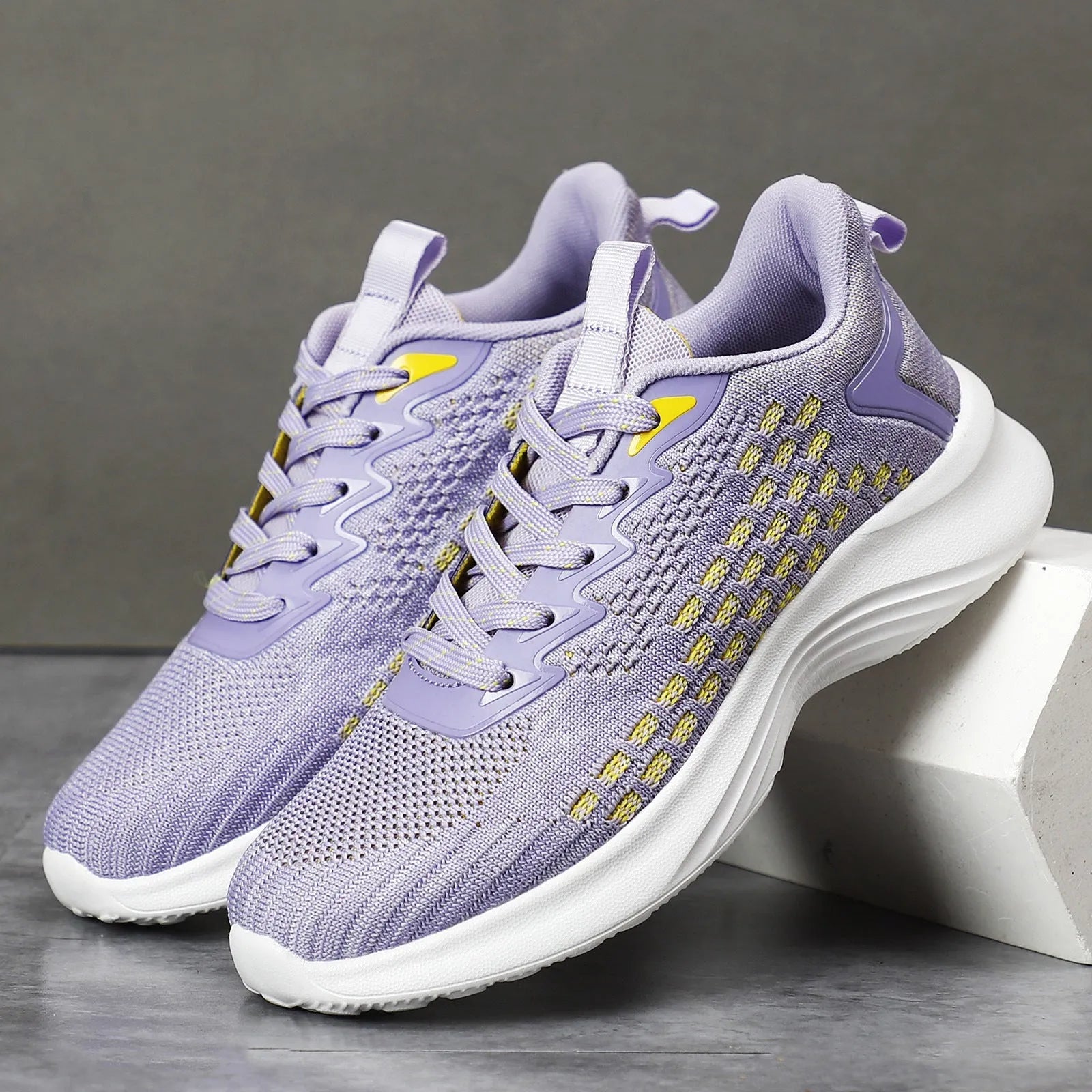 Women's lavender purple Flyknit running shoes with mesh lining and striped pattern, flat heel