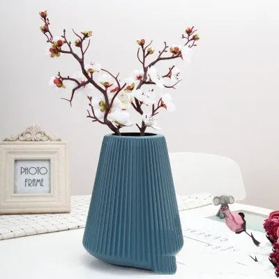 Colourful melamine plastic decorative vase measuring 16*20cm in white, pink, green and blue options