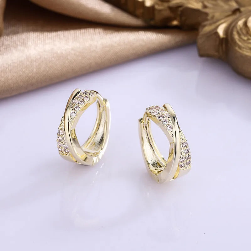 Geometry-shaped copper earrings with zircon treatment in 14K yellow colour