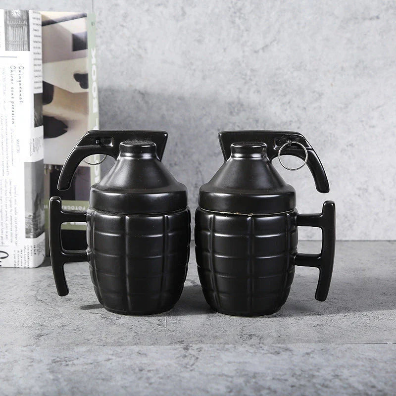 Grenade-shaped ceramic coffee mug with lid, made of durable nylon material for hot drinks