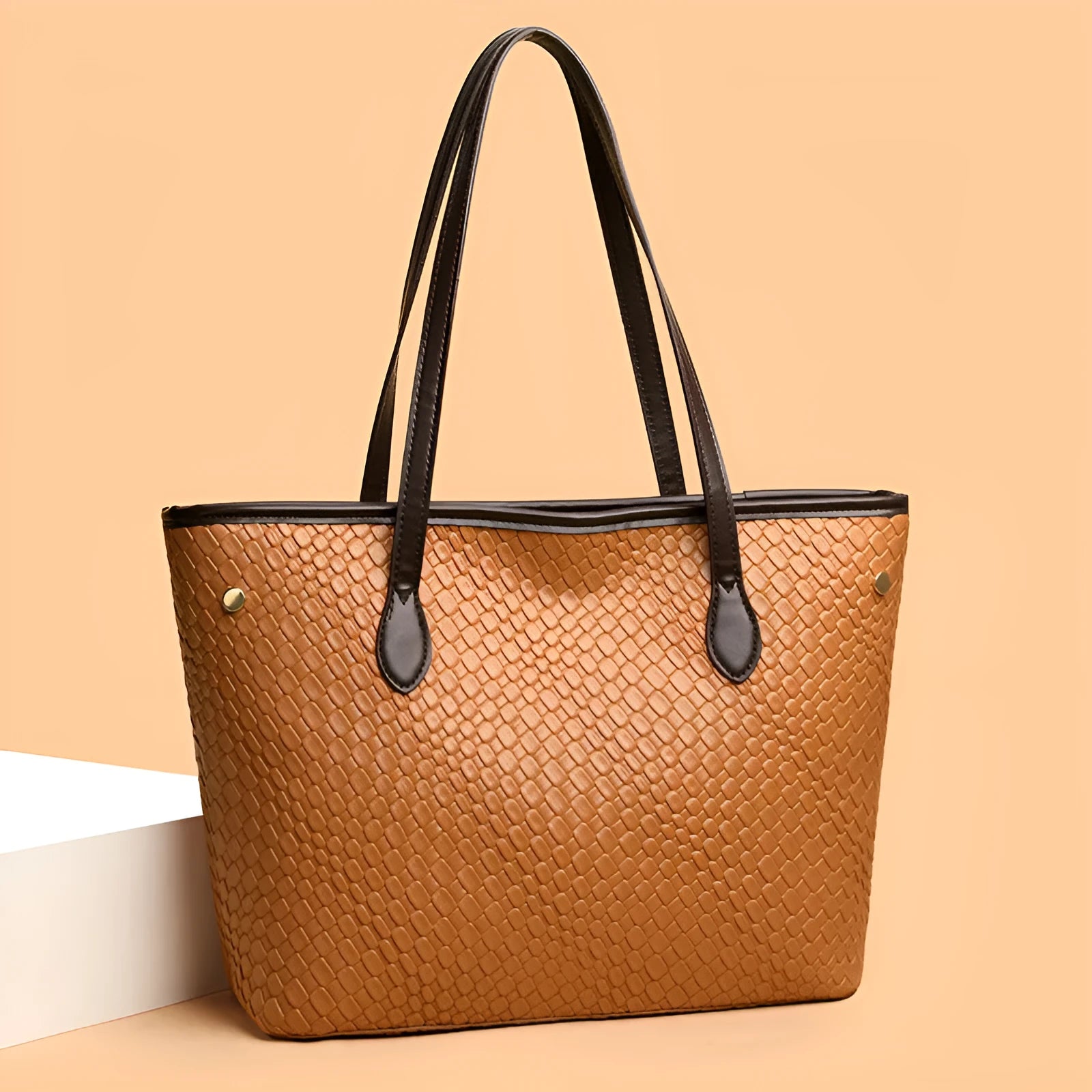 Retro women's commuter handbag in horizontal square shape with organisational compartments