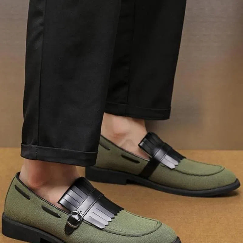 Men's solidcolour denim loafer shoes with tassel accents, pointed toe, flat heel, casual style