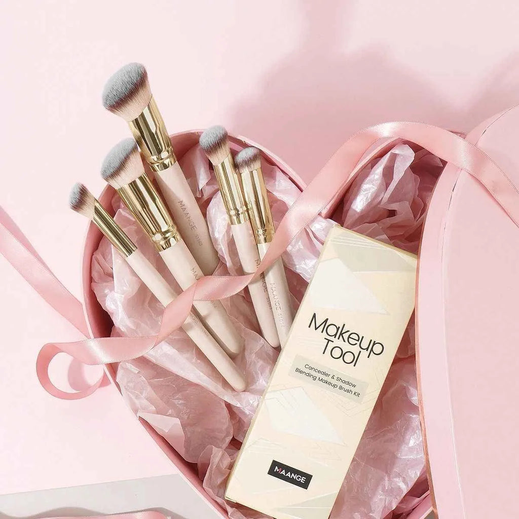 Apricot-coloured 5-piece kabuki makeup brush set with angled blusher brush