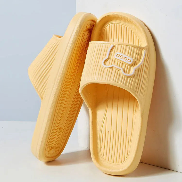 Unisex cartoon bear EVA slippers in light green with open toe and flower detail for bathroom use
