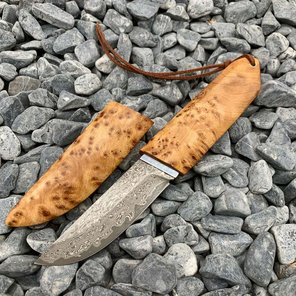 White shadow short knife with Damascus pattern VG10 steel blade and Thuja wood handle