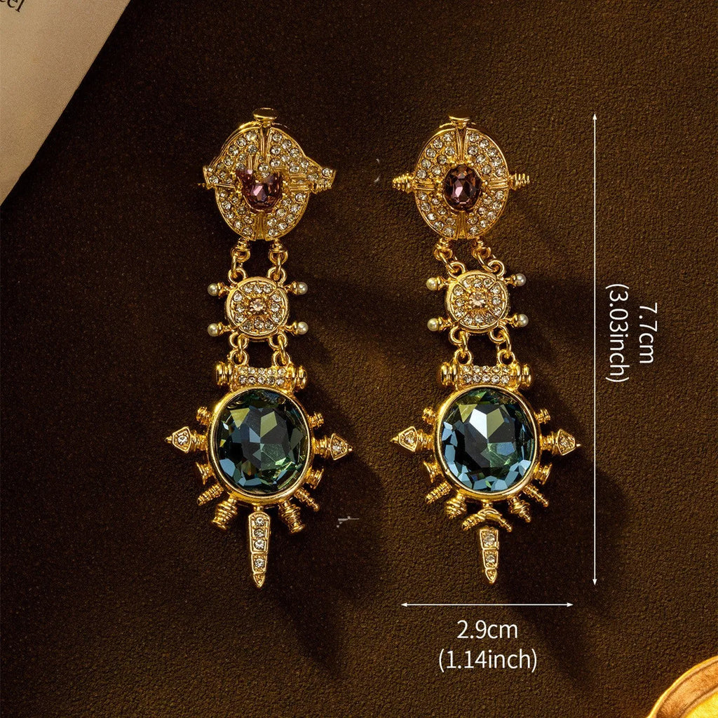 Gold geometric retro stud earrings with round shape and diamond treatment surface