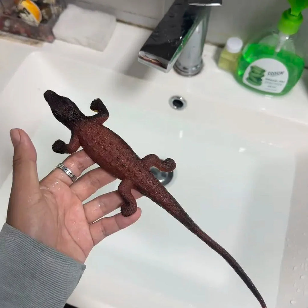 Big crocodile plastic novelty toy that expands when soaked, single piece water play item