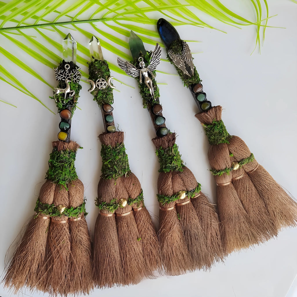 Natural crystal single pointed column broom made of chalcedony, white crystal colour variant