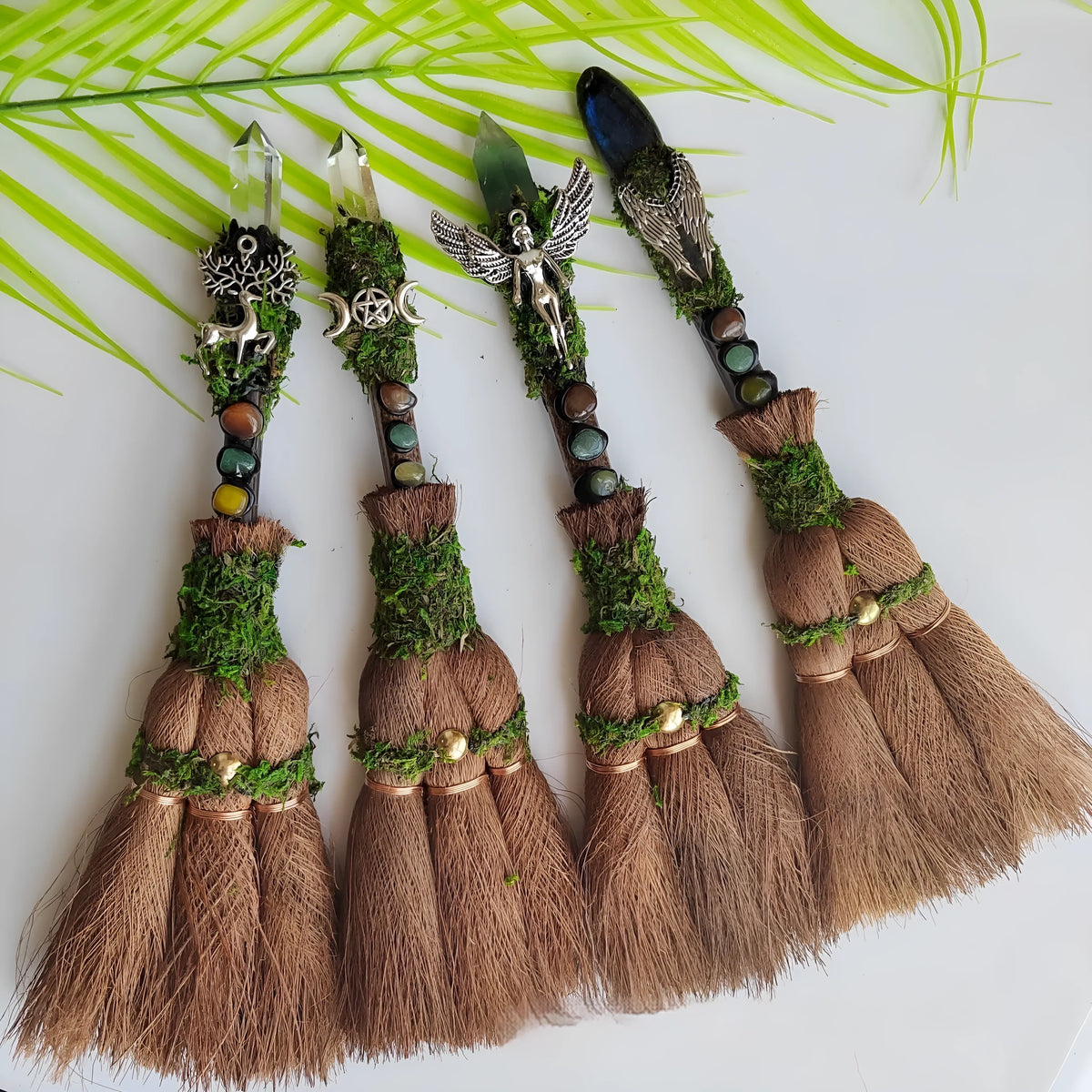 Natural crystal single pointed column broom made of chalcedony, white crystal colour variant