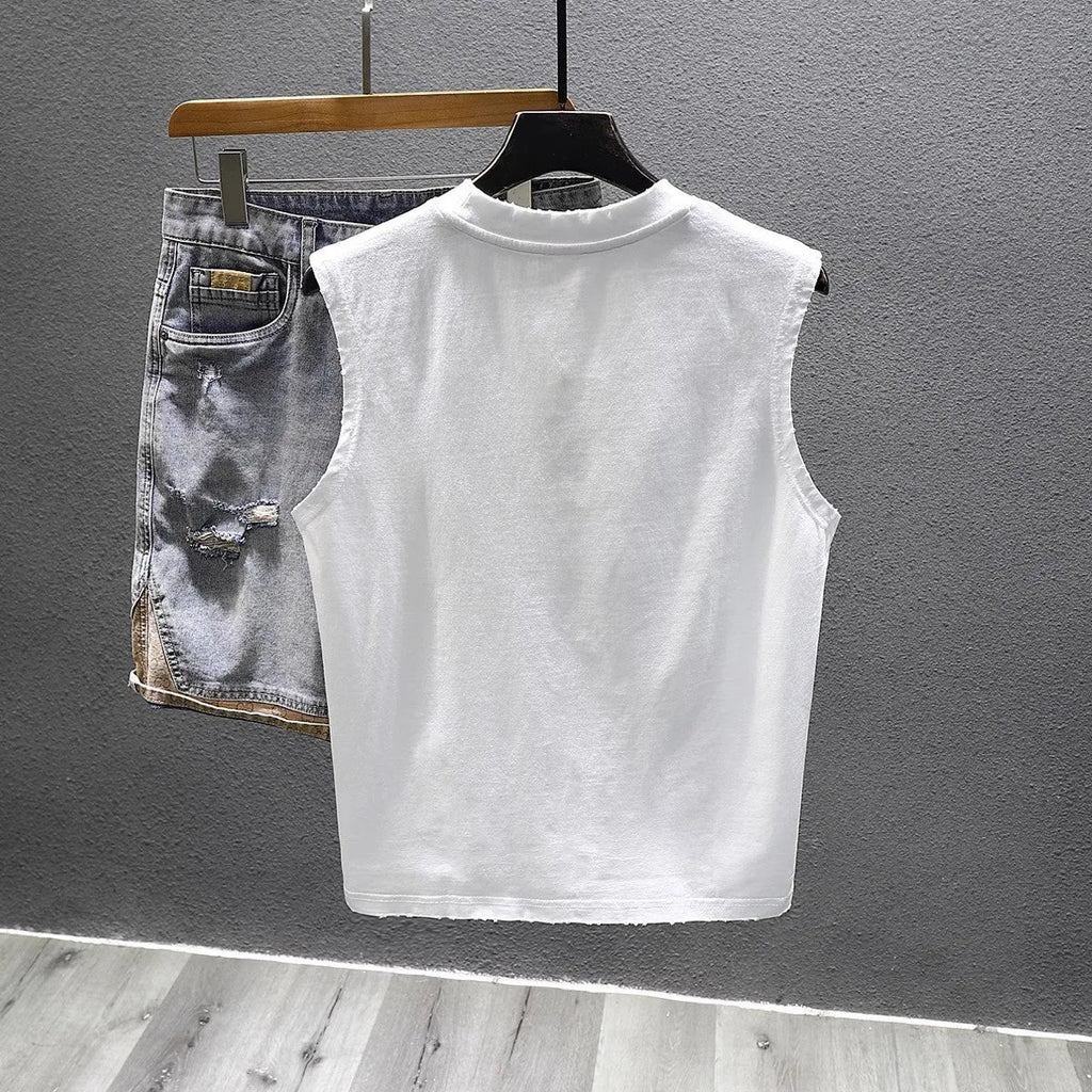 Solid colour cotton sleeveless fitness t-shirt with straight hem in loose fit design