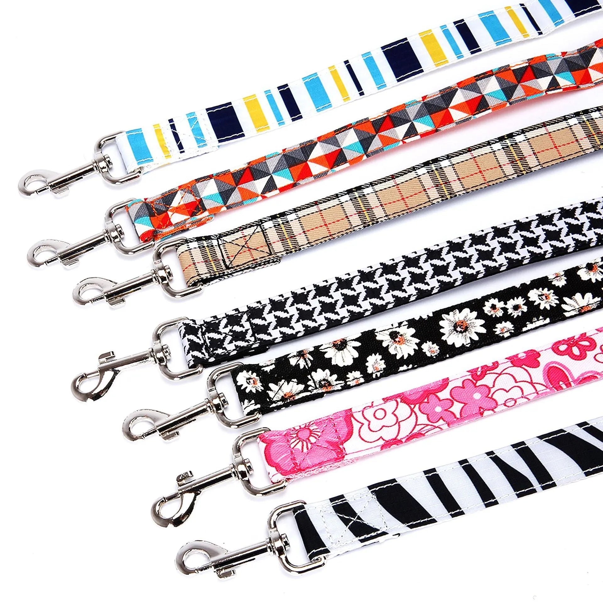 Black Christmas plaid stripe pet traction rope with hand holding loop measuring 120cm long