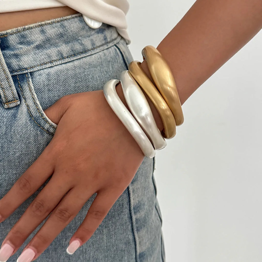 Matte finish alloy bracelet with ellipse design, electroplated ins style, shown in matte gold and matte silver options.