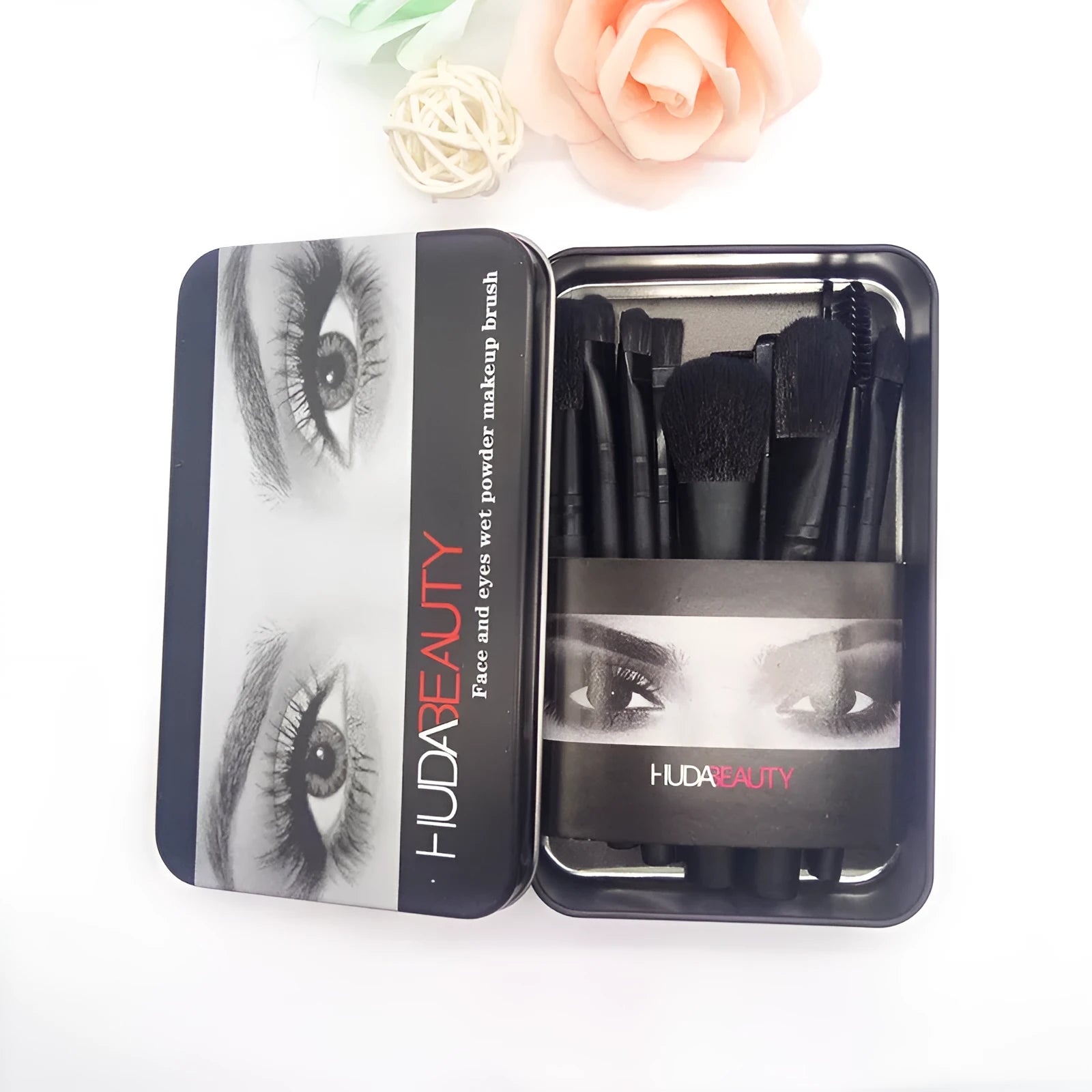 12 makeup brushes in black tin box with corrugated silk nylon bristles and wooden handles