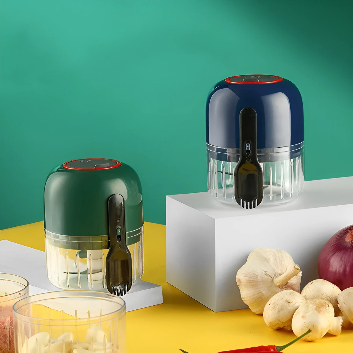 Mini electric garlic masher in blue or green, plastic body, USB charging, 11.5 x 9cm