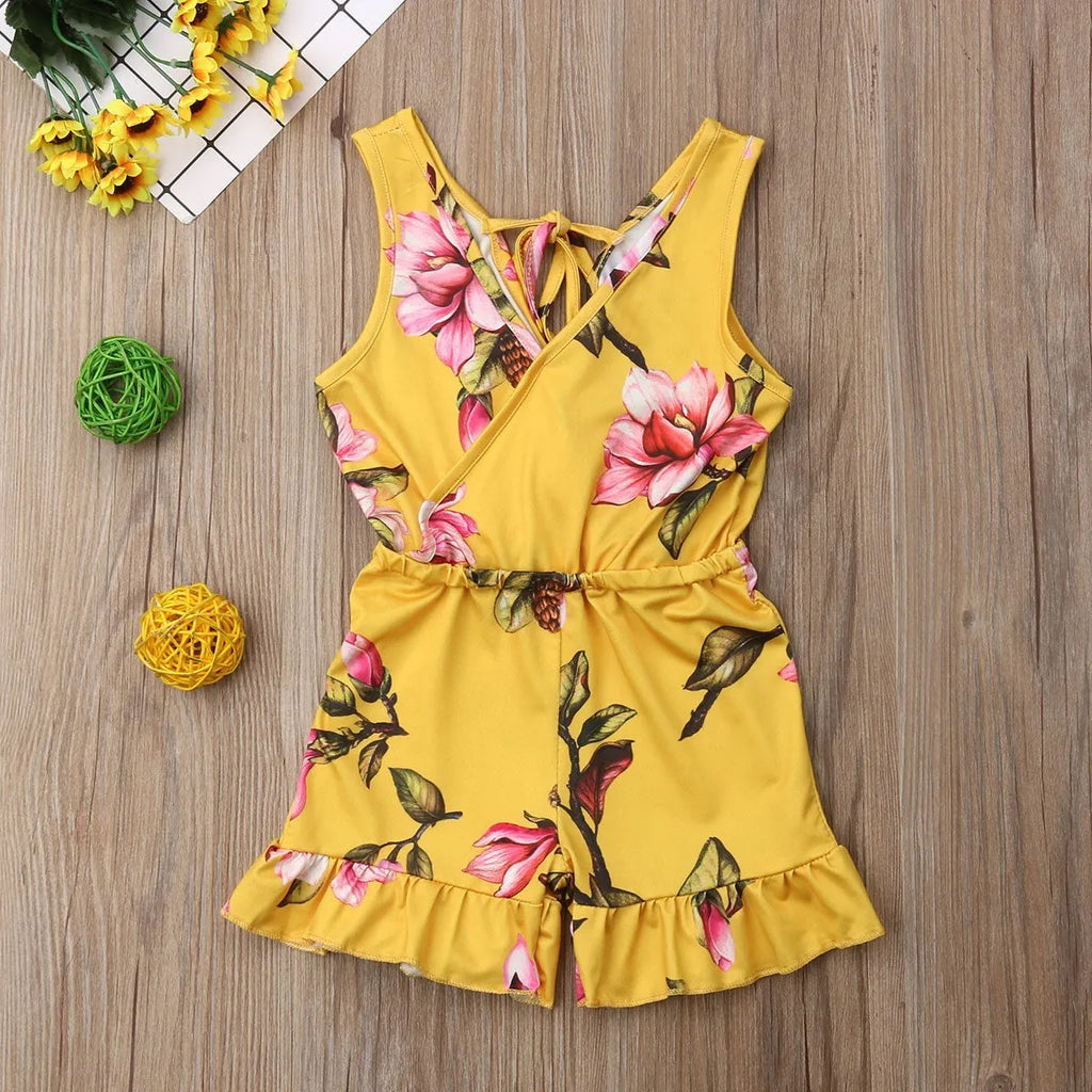 White and yellow floral print cotton summer outfit for a baby girl in Asian sizes 90cm to 130cm.