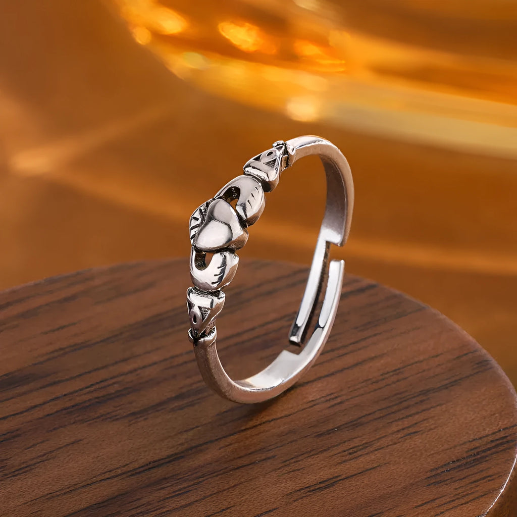 Women's heart-shaped open ring in retro silver colour made from copper material