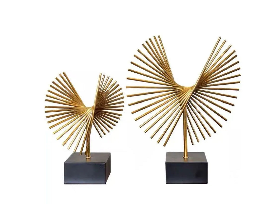 Iron and marble base living room ornament with plated finish, shown in S 21.5x27.5cm or L 30x35cm size