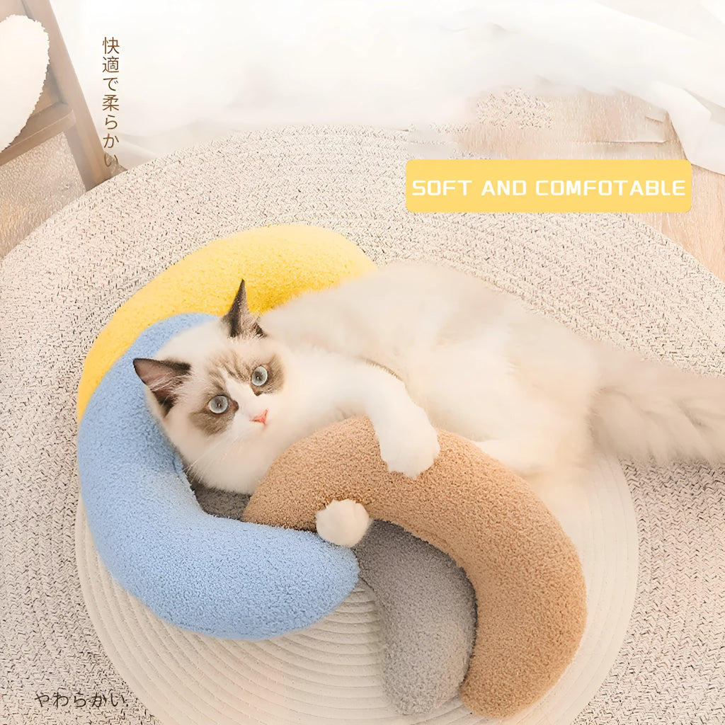U-shaped cat pillow with adjustable collar in blue, khaki, white or yellow colours for pet cervical support