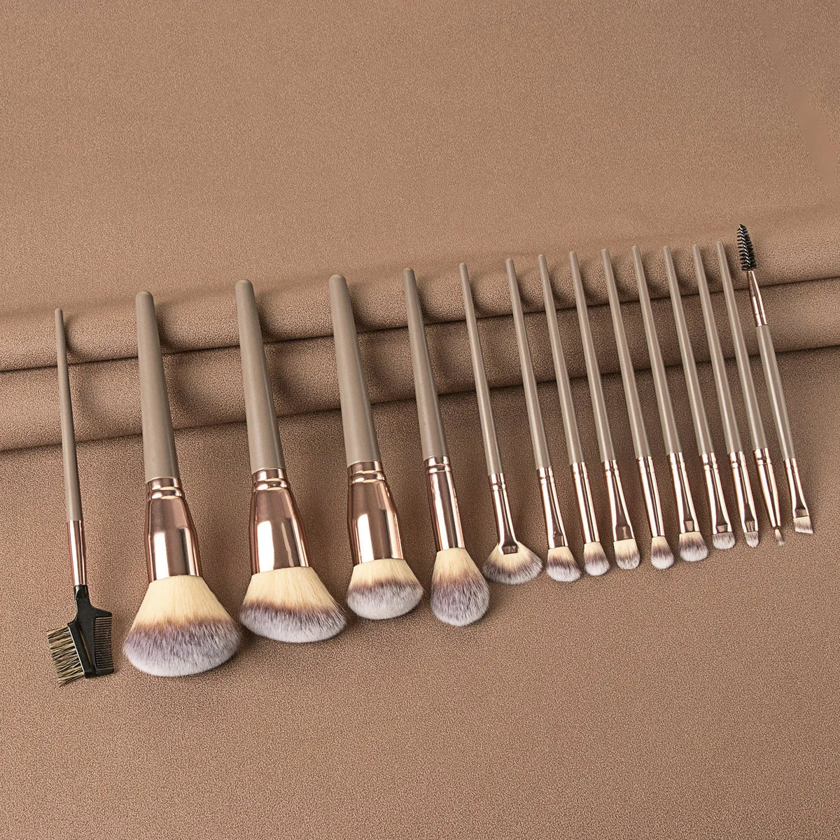 15-piece makeup brush set with eye shadow brush, man-made fibre bristles, plastic handles, 19cm length, brown or black