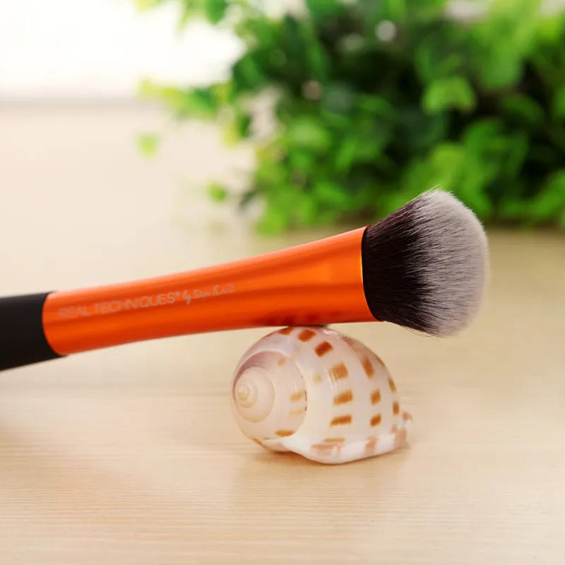 Makeup foundation brush with man-made fibre bristles and long handle, style A or B