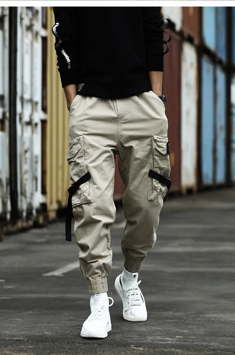 Men's cotton cargo pants in grey with multiple pockets, regular fit, side view