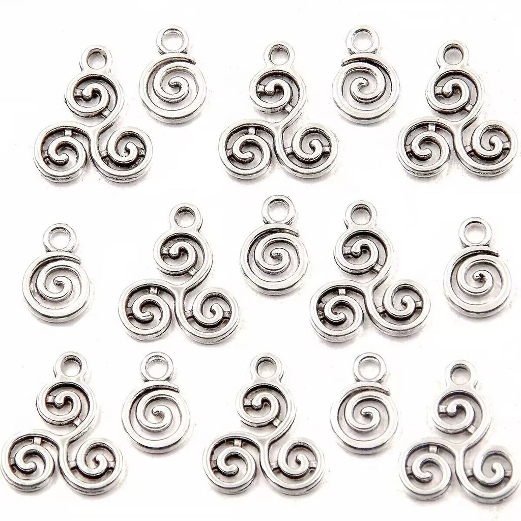 Double-sided hollow circle alloy pendant, electroplated round accessory in 7x11mm and 13x15mm sizes.