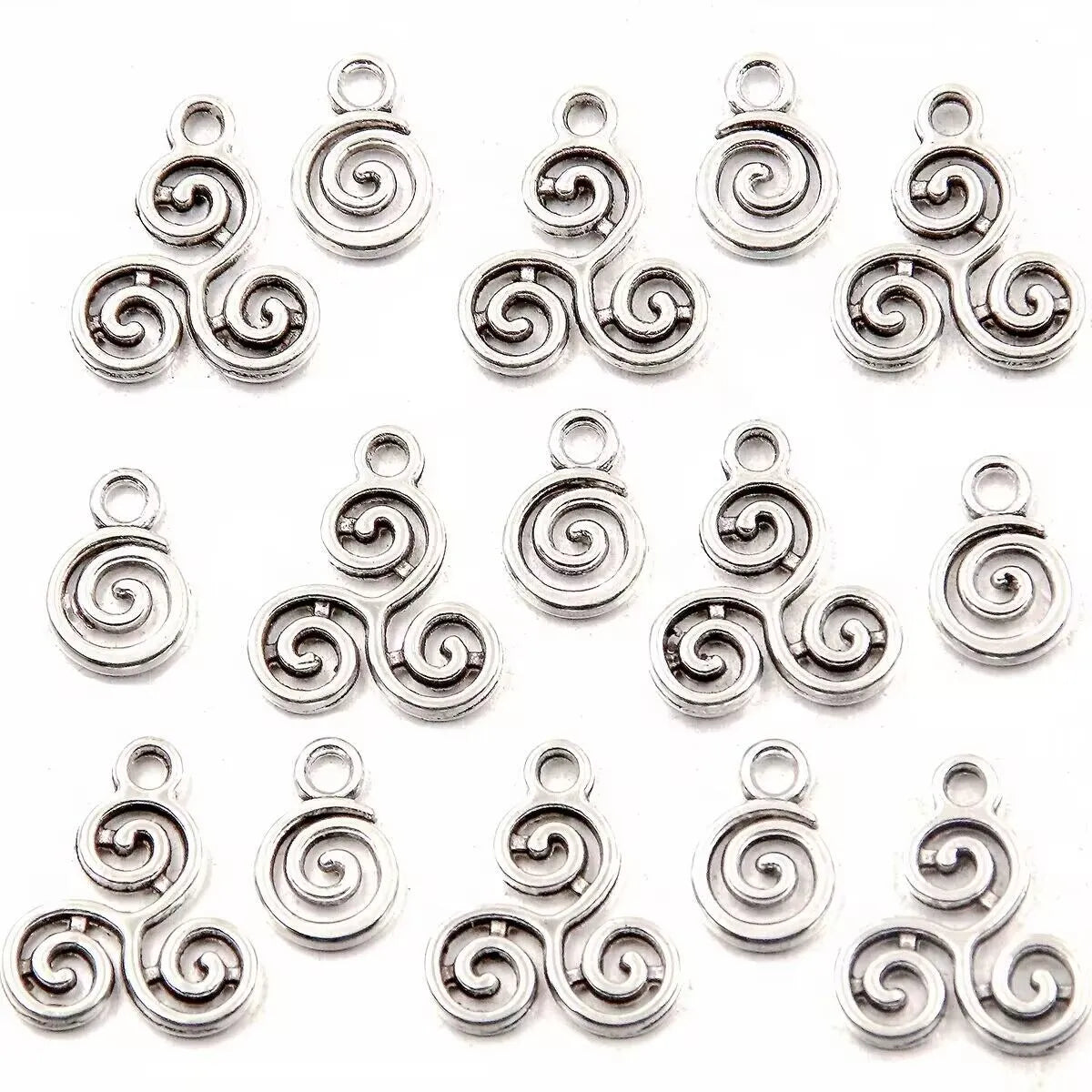 Double-sided hollow circle alloy pendant, electroplated round accessory in 7x11mm and 13x15mm sizes.