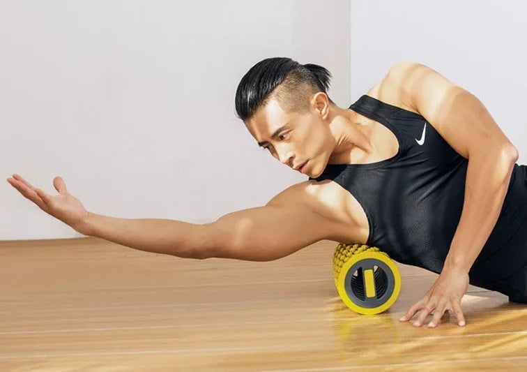 Handheld percussion massage equipment in blue and yellow for fascia relaxation and deep tissue relief