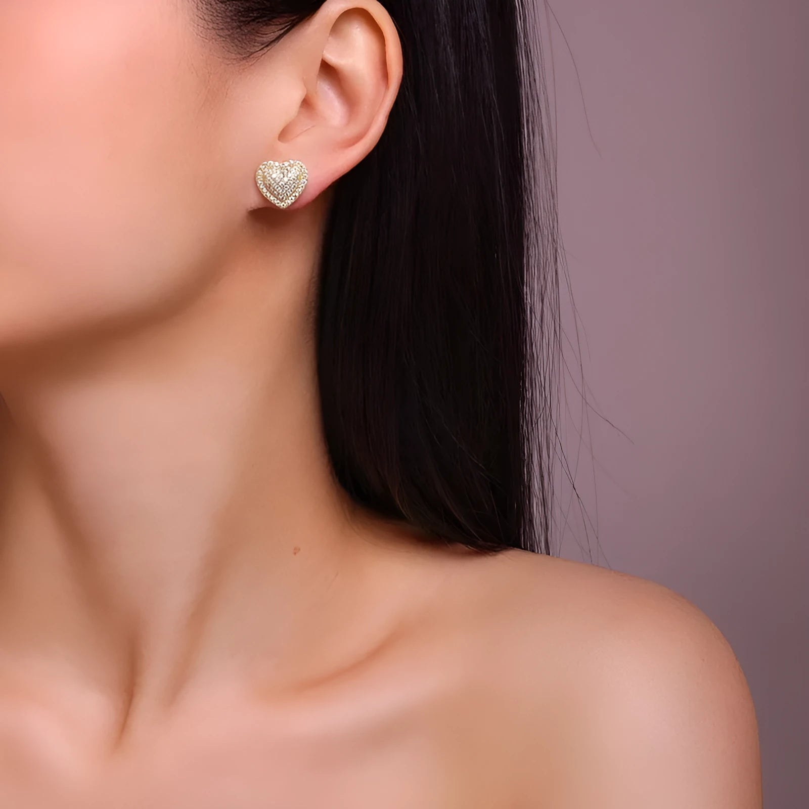 S925 silver heart-shaped stud earrings with moissanite stone in gold colour.