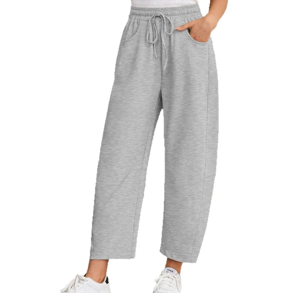 Loose cropped sweatpants with elastic waist in street fashion colours