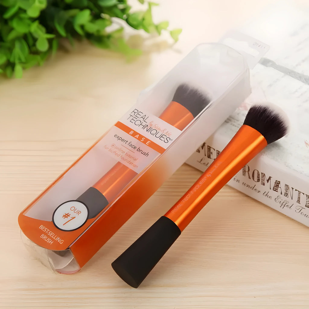 Makeup foundation brush with man-made fibre bristles and long handle, style A or B