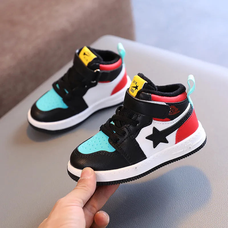Children's casual sports shoes with TPU upper, rubber sole, Velcro fastening, cartoon pattern, black or white, sizes 22-31.