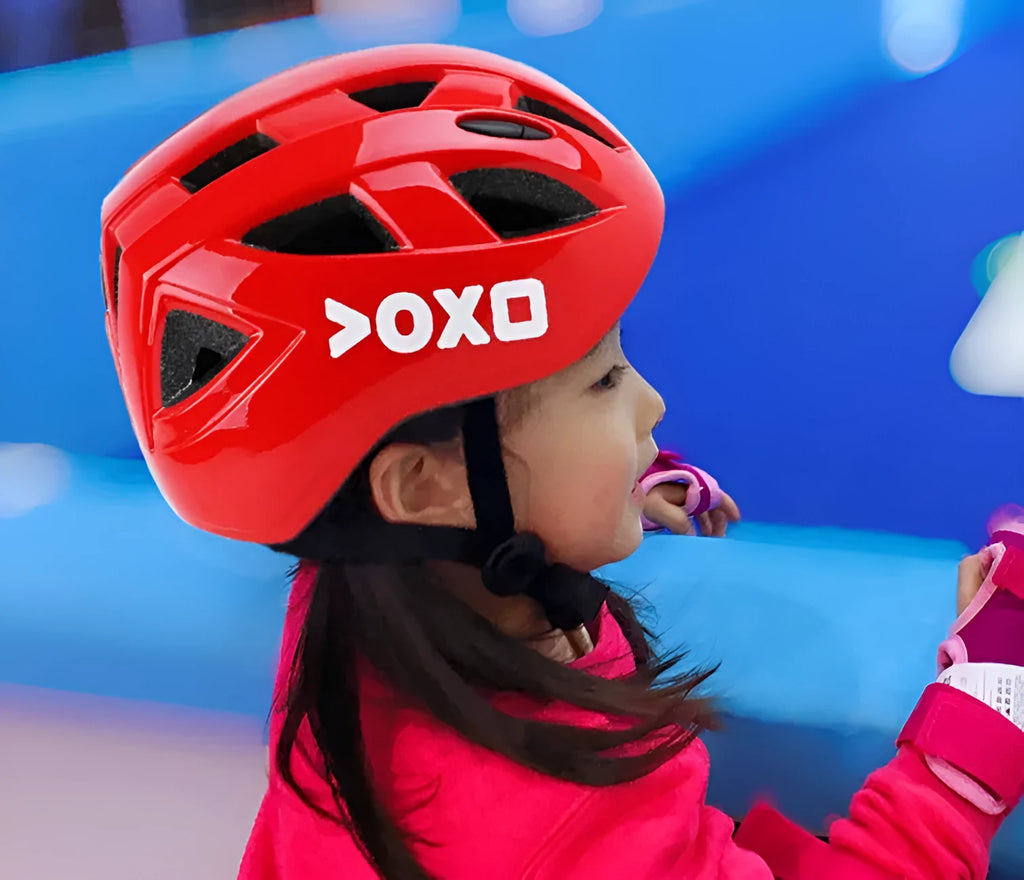 Children's helmet equipment in blue with outer PVC shell and inner EPS foam, for roller skating and cycling