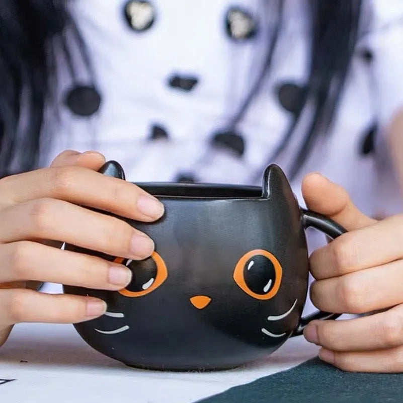 Black ceramic Halloween pumpkin couple mug with 355ml capacity and cat-shaped spoon lid.