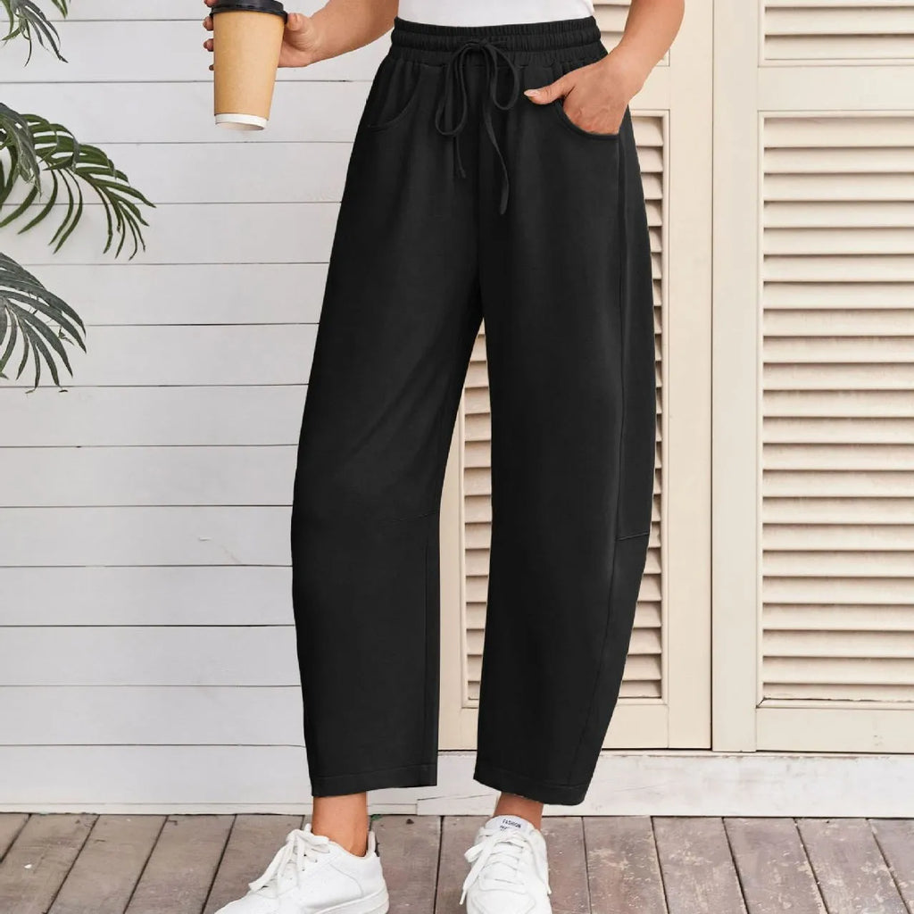 Loose cropped sweatpants with elastic waist in street fashion colours