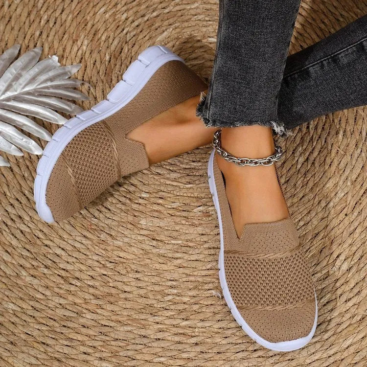 Women's mesh breathable flat casual shoes in solid colour with round toe and PVC sole