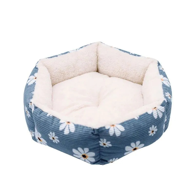 Round pet nest in yellow, red, green or dark blue, available in S 37 x 11 cm and M 45 x 12 cm