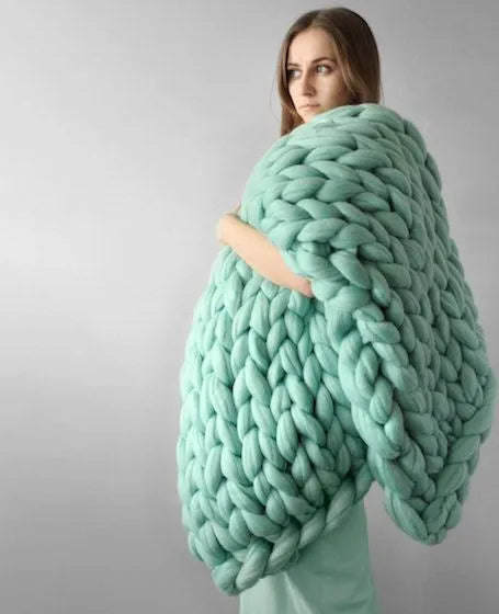 Nordic hand-woven acrylic blanket in white with plain pattern for spring and autumn