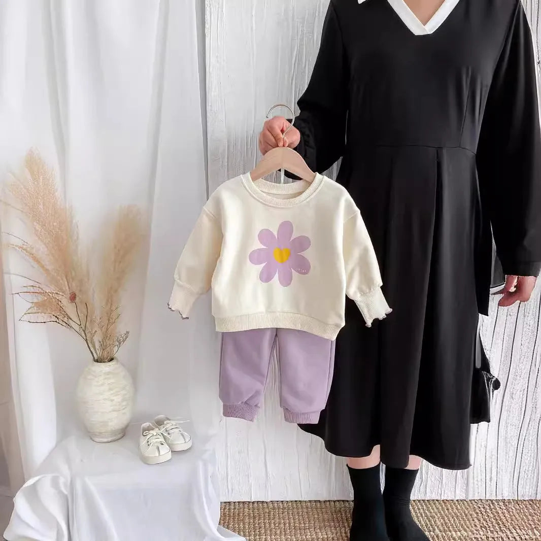 Purple baby girl two-piece set with flower sweatshirt and sweatpants in cotton, sizes 73cm to 110cm