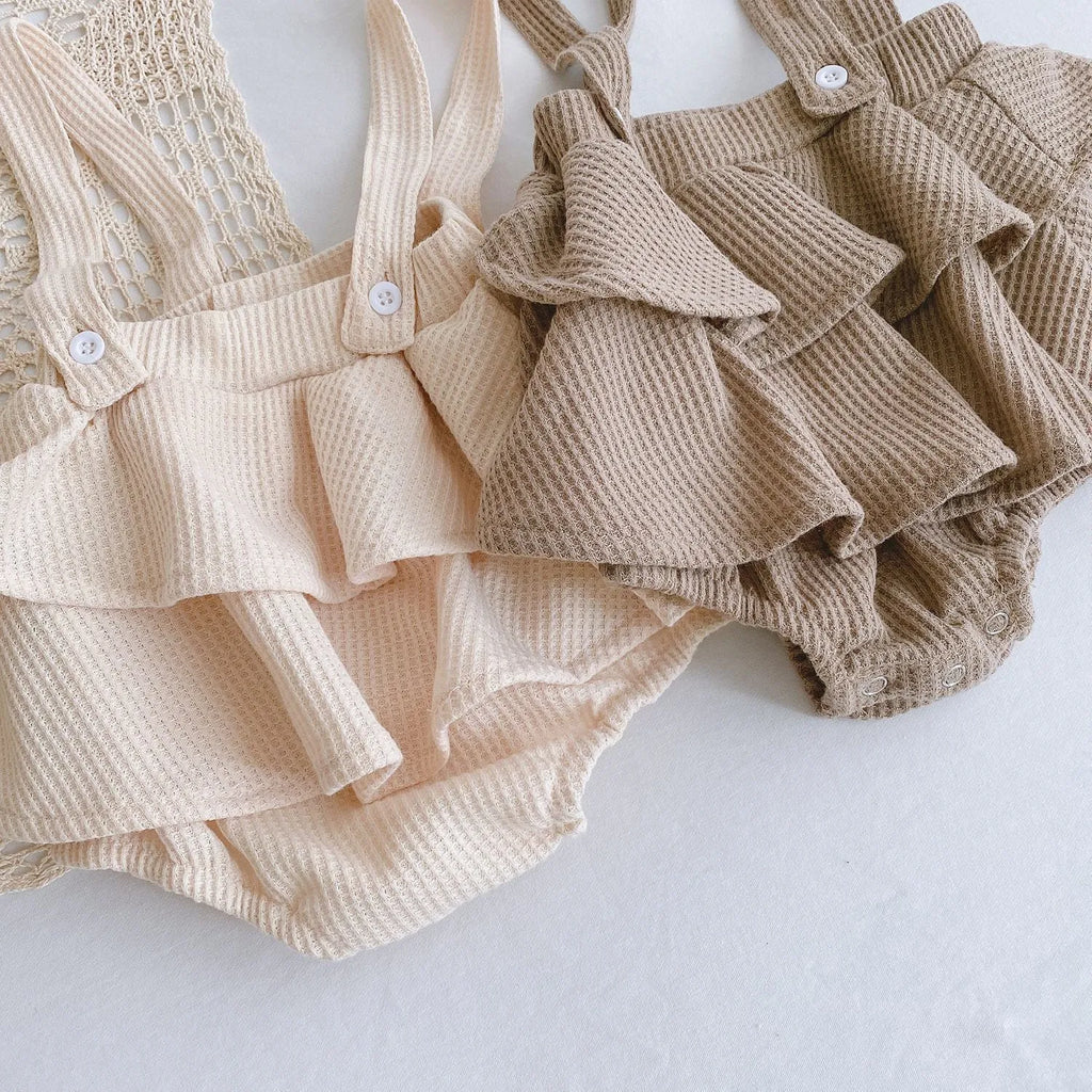 Baby girl's pleated lotus leaf romper climbing suit in a cotton blend fabric