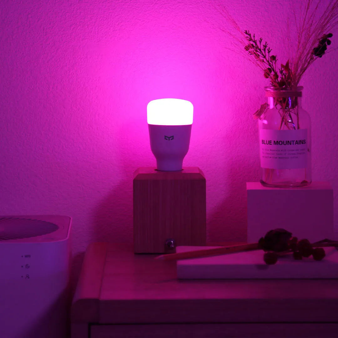 Intelligent color light voice control bulb 800 lumens aluminum alloy body white finish