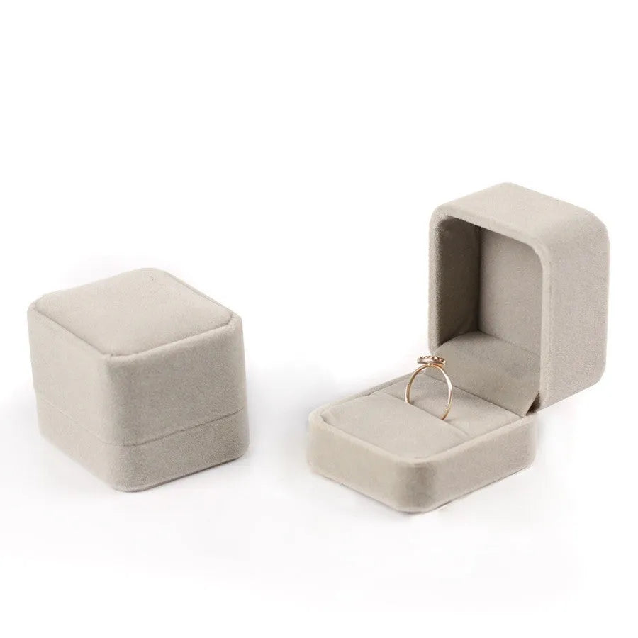 Flannel jewellery box for ring storage in 5x5x4.5cm size with MDF construction