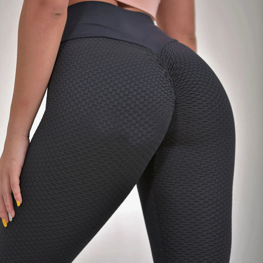 Chic plaid yoga pants for women with a high-waisted, seamless design and breathable fabric