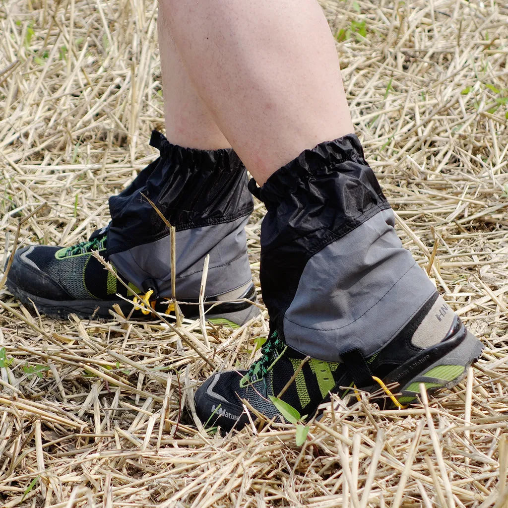 Splash-proof tear-proof breathable sand-proof foot cover in black nylon check cloth 22x20cm