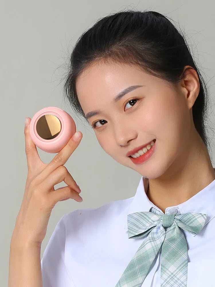Mini clip fan in green with 900mAh battery, USB Type-C charging, and leafless design