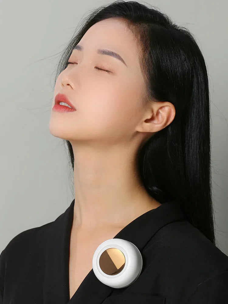 Mini clip fan in green with 900mAh battery, USB Type-C charging, and leafless design