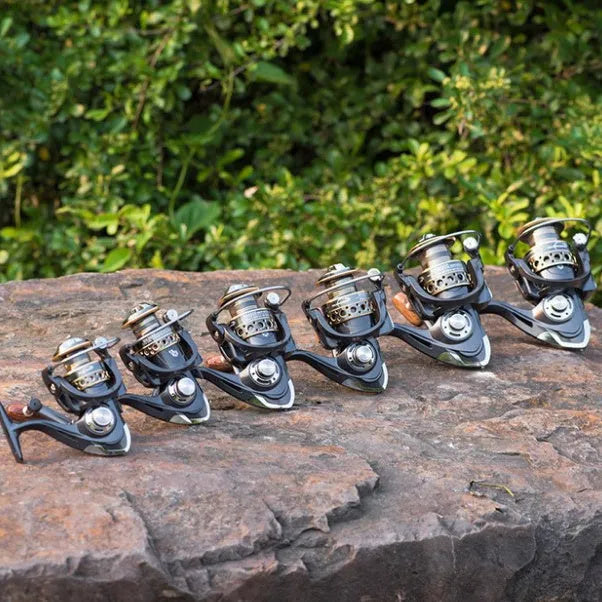 Full metal spinning reel with 13 bearings, 5.5:1 gear ratio and 100 metres of fishing line included